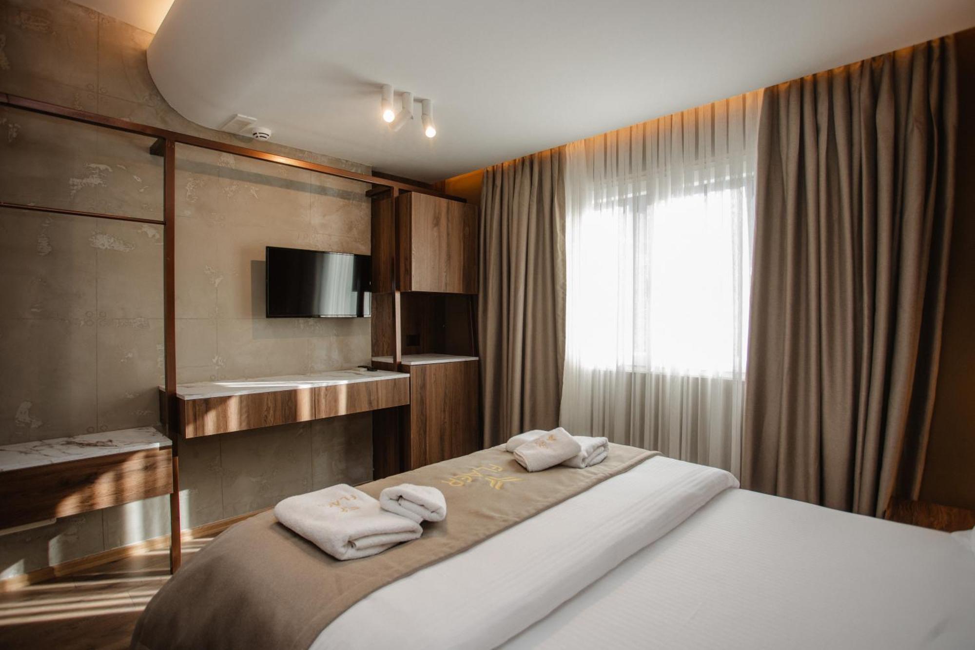 Hotel Flaer Shkoder Bagian luar foto